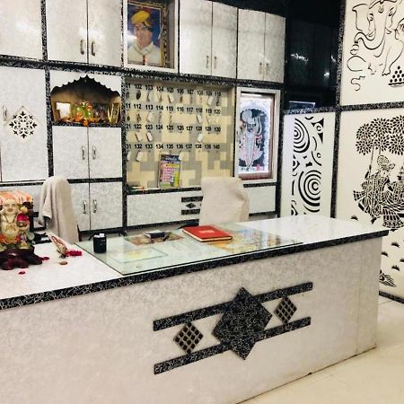 Shivam Hotel, Pāli Екстериор снимка